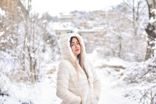 women photoshoot in snow